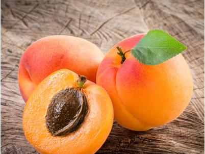 用杏子泡酒喝会有什么好处你知道吗?