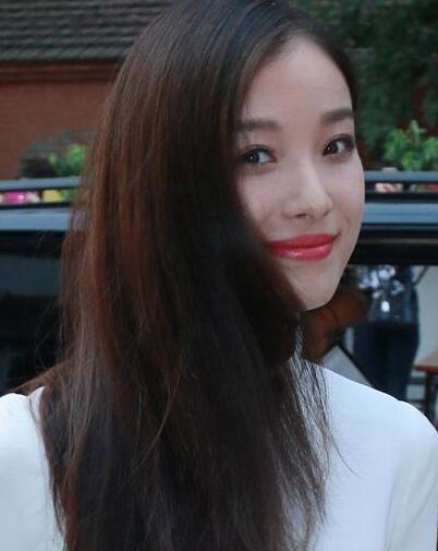 有时候女人给你这几个暗示是希望你追她的,人太老实傻傻不知道