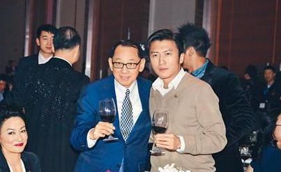 谢霆锋干爹竟然是他 难怪无人敢动