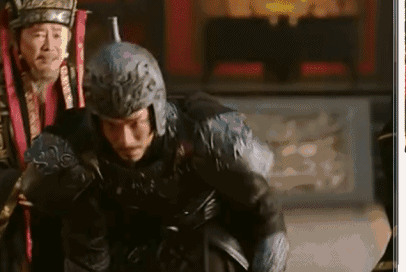 平日妻子种花采花,曹爽就陪在身边,一个大将军跪在地上,把花磨成粉末