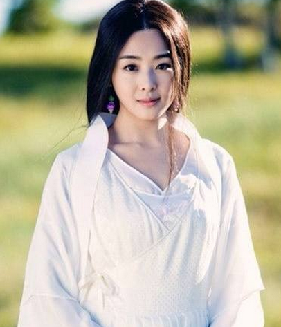 8,张含韵扮演的兰陵王妃,剧中的造型简直美呆了,白衣飘飘.