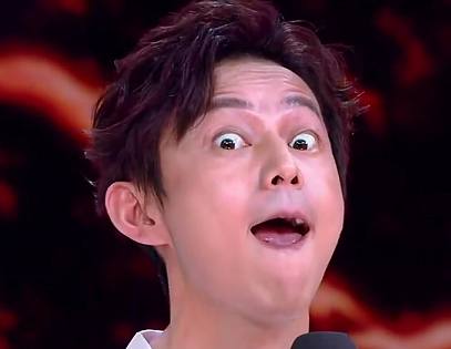 何炅自称何三岁并晒照,网友:我是看何老师的快乐大本营长大的