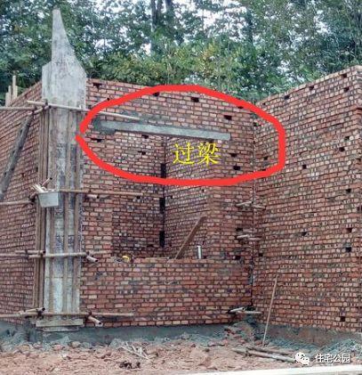 圈梁:沿建筑物外墙四周及部分内横墙设置的连续封闭的梁,下图为地圈梁