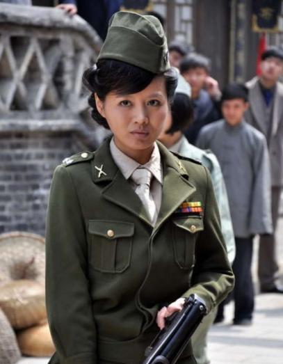 曾因胖被嫌弃大器晚成终凭一角成名嫁师哥恩爱21年却离婚了