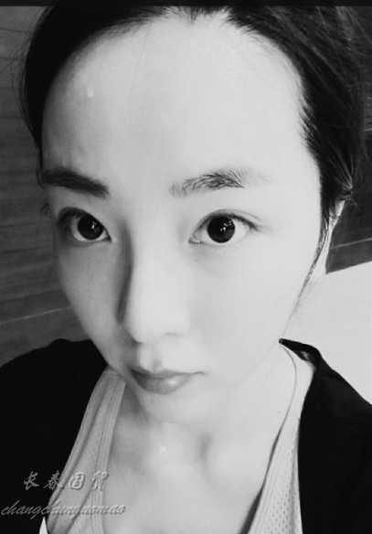 央视主持人李思思素颜生活照曝光 皮肤白皙气质温婉