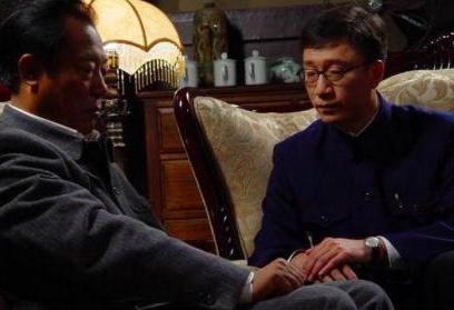 《潜伏》结局中，吴敬中为什么坚持带着余则成走？原因不简单！