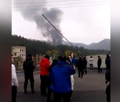 空军飞机在贵州绥阳训练时不慎坠毁, 村民: 飞