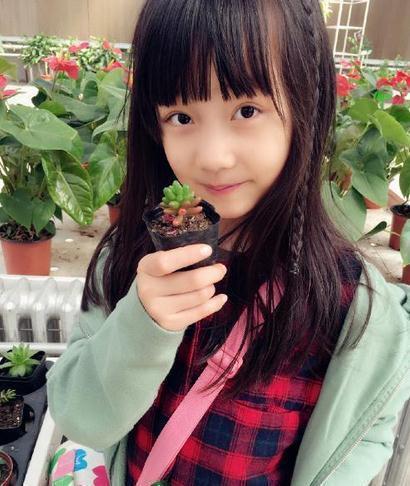 赵薇女儿长大啦颜值美过关晓彤网友岳母受我一拜