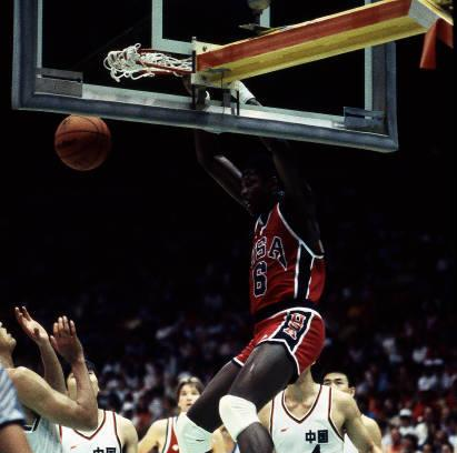 灌篮高手赤木刚宪的原型 篮球场上的巨灵神无