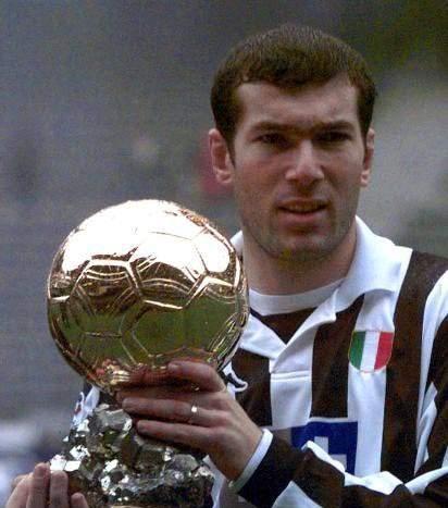 世界足坛七大集荣誉于一身的传奇球星,梅西和