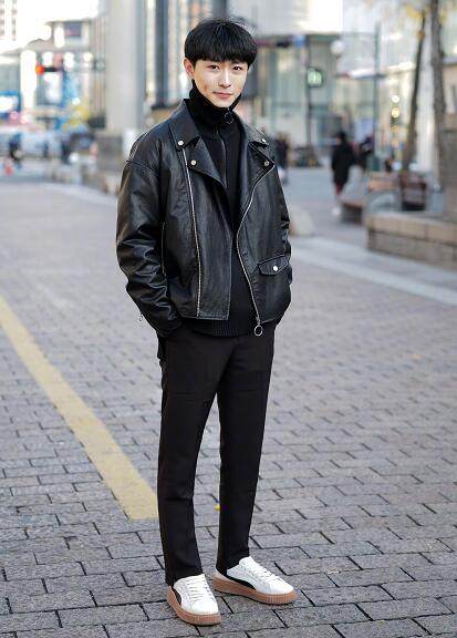 男生穿皮衣怎么搭配?