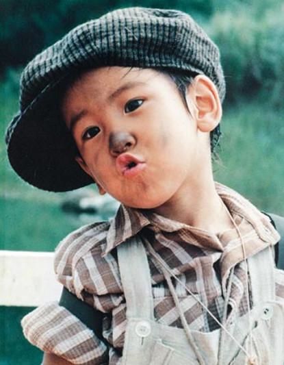 他2岁混社会, 17岁身价百亿, 至今未婚却有20个孩子喊他爸爸!