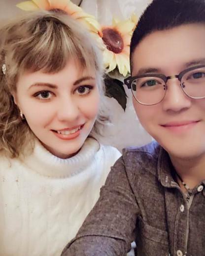 看着这些小伙娶的洋媳妇,你猜婆婆最看好那一对