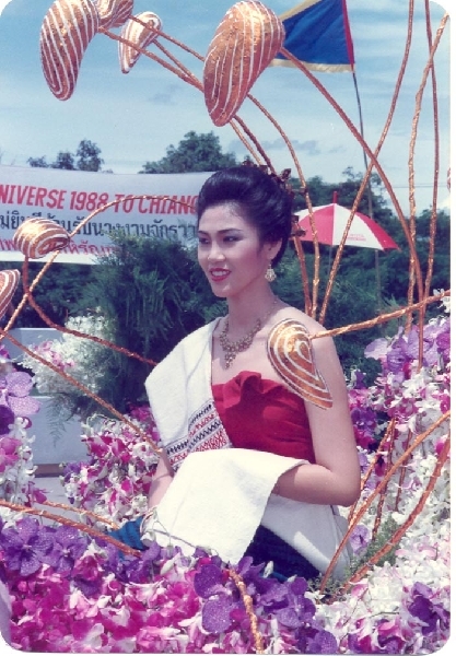 泰国前女总理英拉年轻时照片,男生排队求爱,至今单身原因曝光!