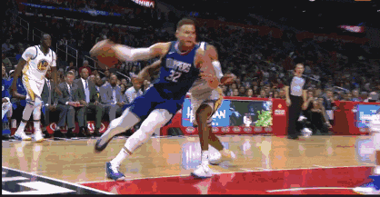 格里芬脑震荡抽搐倒地,勇士麦基并非有意肘击!