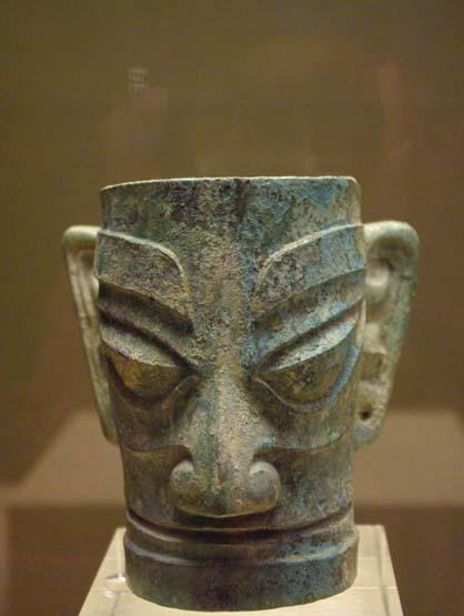 农民在田地里偶然发现玉器,专家在此发现了世界第九大奇迹|三星堆