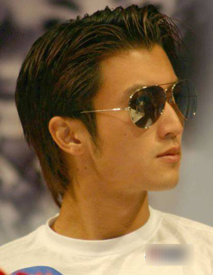 谢霆锋戴墨镜侧面照.是不是跟小uintus一模一样?