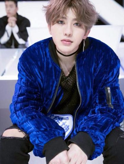 蔡徐坤实力碾压鹿晗和迪丽热巴,成首位破千万