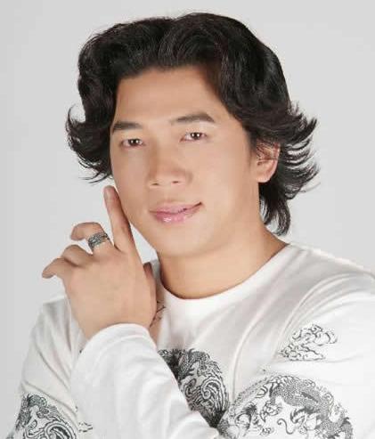 51岁陈星近照,凭《流浪歌》红遍大江南北,如今低调做公益