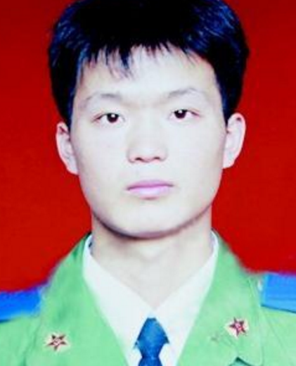 镜头下:退伍军人牛作涛烈士,四岁女儿哭着要爸爸,获百万抚恤金