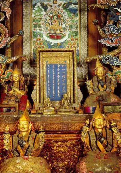 这个当时花了上万两白银,相当于现在500万人民币,在殊胜三界殿里还