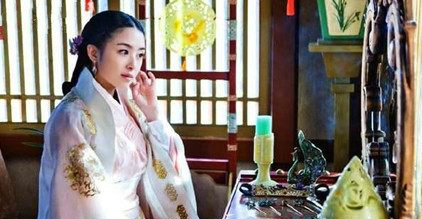 古装剧中的对镜梳妆图1的冷艳图4的华贵最艳的还是她