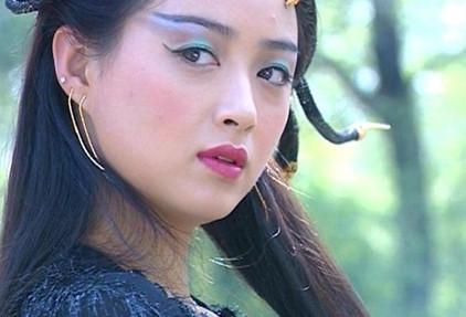 5,蒋欣在《新聊斋志异》中的扮演的蛇妖"畲姬",妖娆妩媚,魅力十足,不