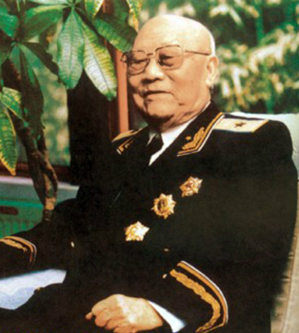 他37岁才学开飞机,后成为唯一海陆空三栖全能的开国将军!