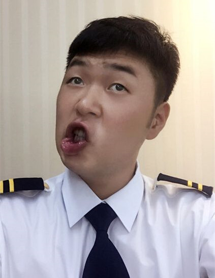 但是,看这个表情,又成了搞笑风格了,在杜海涛的心中,这样的风格才是算