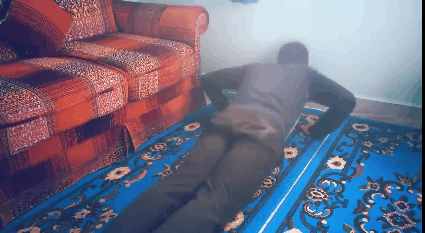 少年挑战每天300个俯卧撑, 1个月练出胸肌腹肌