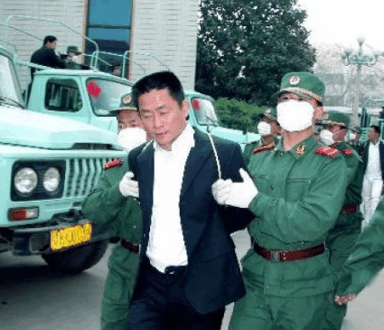 社会风云, 80年前的"黑道第一人"和他的第一杀手, 最终被捕