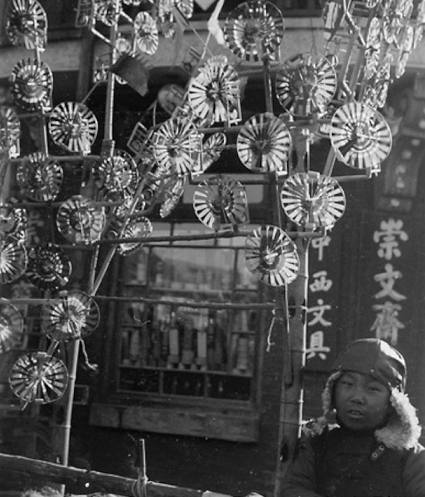 民国街头店铺老照片:最后一张的孩子让人心酸!|民国|民国时期|店铺_新浪新闻