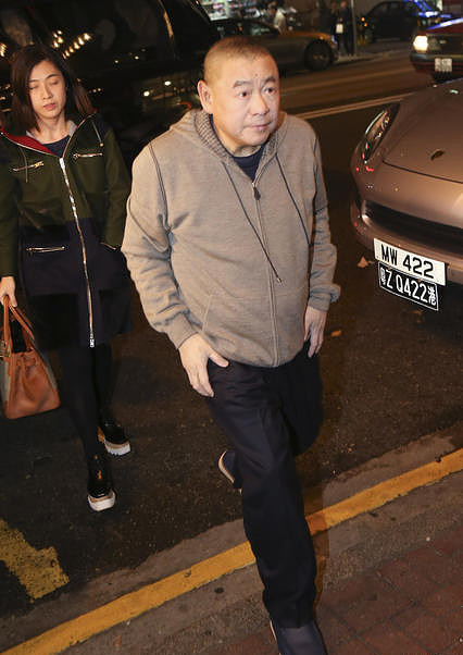 刘銮雄糟践众多女星唯有她却能让他下跪