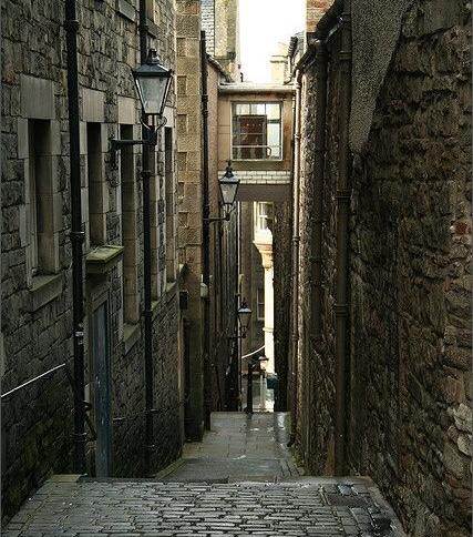 在十七世纪左右,在欧洲爆发了一场特别严重的黑死病,英国没少受到波及