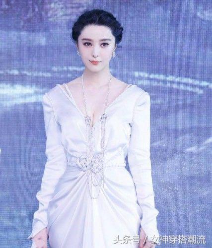 范冰冰这件白色礼服惊艳众人,可当她转过身的一刻尴尬了!