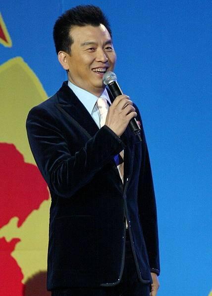 央视主持人张泽群,四次高考让他相信天道酬勤,通过努力实现梦想