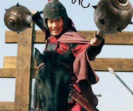 有一位是人渣, 后者武器十分怪异|双枪|五虎将|董平_新浪新闻