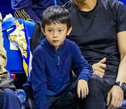 邓涵之:你萌看看!小花:粑粑太调皮了!怎么办?