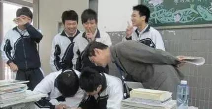 有个网友网名我爹,快递员难道真叫我爹?语