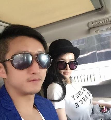 李景亮:今天天气不错,带闺女出来逛逛|李景亮|邹市明|妻子_新浪新闻