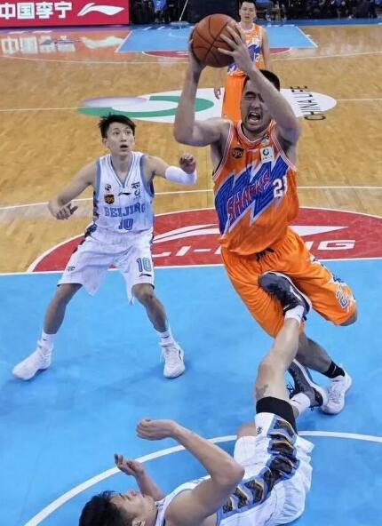 首钢悍将连续两次踢人 姚明不来管管?|姚明|张兆旭|常林_新浪新闻