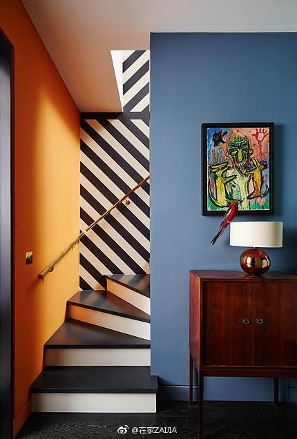 家里楼梯颜色搭配图图片
