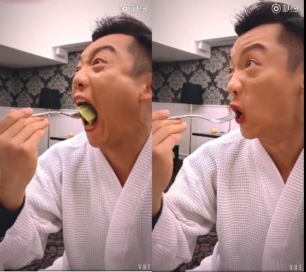 《跑男》郑恺涂口红吃水果 搞怪吃相笑坏网友