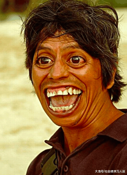 搞笑gif图: 话音未落, 老太太爬起来就走, 边走边骂: 小子你真狠!