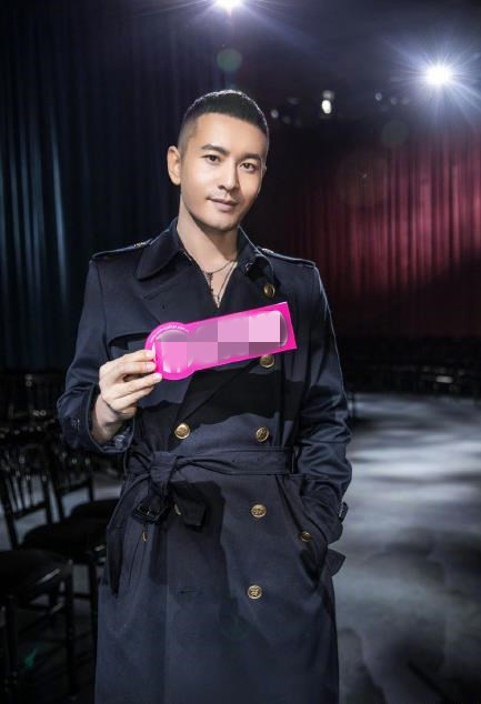 黄晓明微博晒寸头照新发型清爽帅气网友的注意力却在他的鞋上