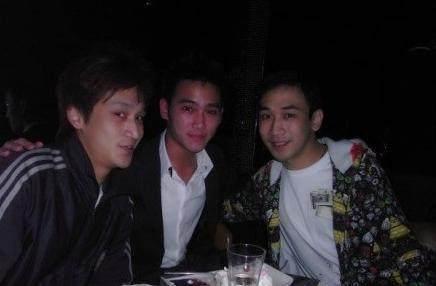 婚后赵雅芝为黄锦燊生下小儿子黄恺杰.她还有两个儿子是跟前夫所生.