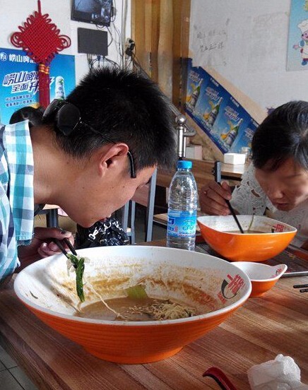 笑话段子搞笑图片:骚年不作死就不会死,省省吧