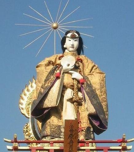 除了"太阳女神"之外,日本人说自己还有一个先祖,是天照大神,这个叫
