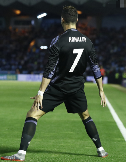 c罗打破尘封46年的进球记录,解锁新的庆祝姿势!