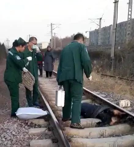 女子在周村被列车轧伤 经抢救无效死亡